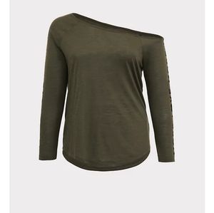 EUC Torrid (itm 5) Asymmetrical off shoulder sz 4